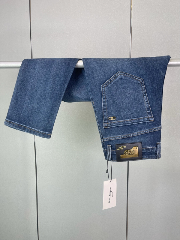 ブランドジーンズ着用イメージ